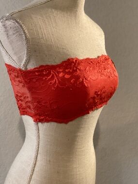 Angelina Red Lace Strapless Bandeau